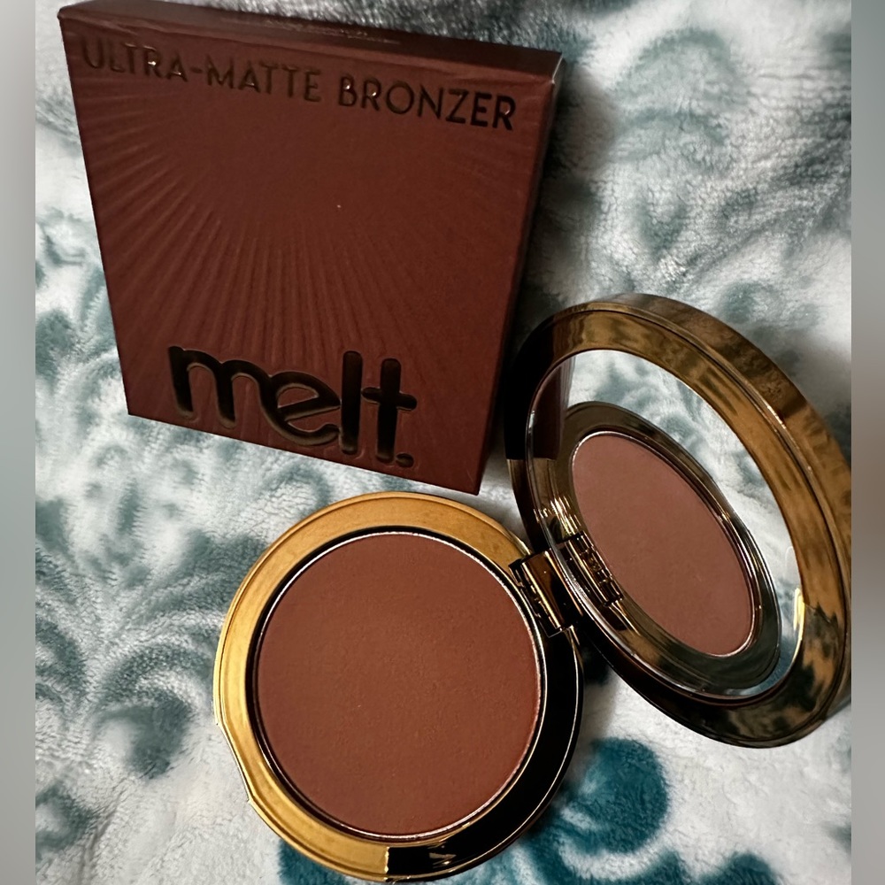 MELT COSMETICS LONG BEACH ULTRA MATTE POWDER BRONZER - BRAND NEW in the box! - Picture 3 of 8